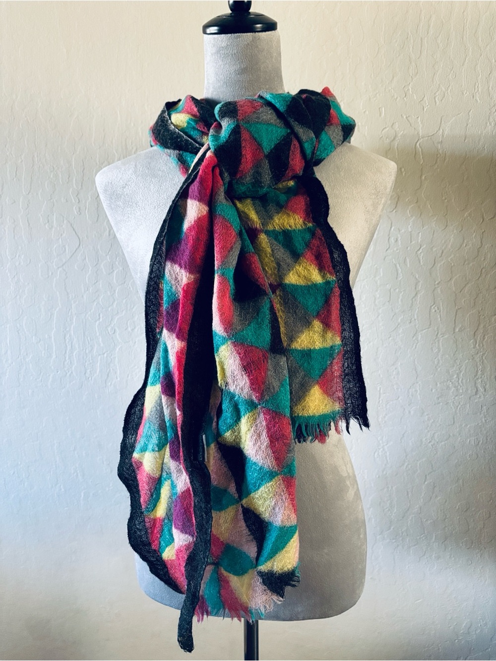 Geometric pattern Wool scarf - Picture 2 of 8